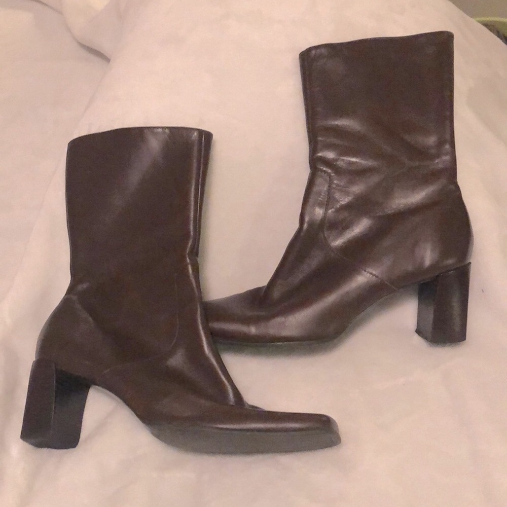 Michelle D brown boots
